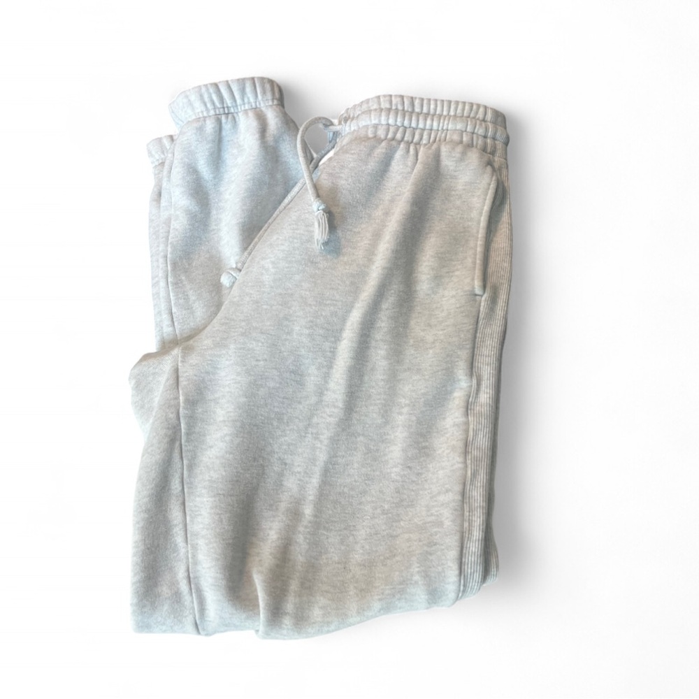 TNA Cozy Fleece Sweatpants in Light Gray